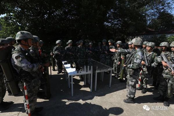 负隅顽抗造句，用负隅顽抗造一个句子（装甲步兵排攻坚作战场面震撼）