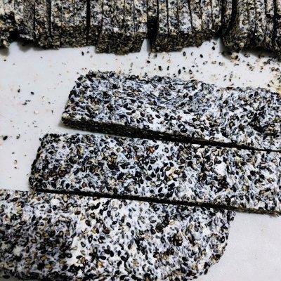 芝麻糖饼制作方法，芝麻糖饼的做法（配着这盘棉花糖芝麻糖）