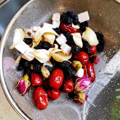 干百合怎么做好吃，炒百合的功效与作用（茯苓去湿茶）