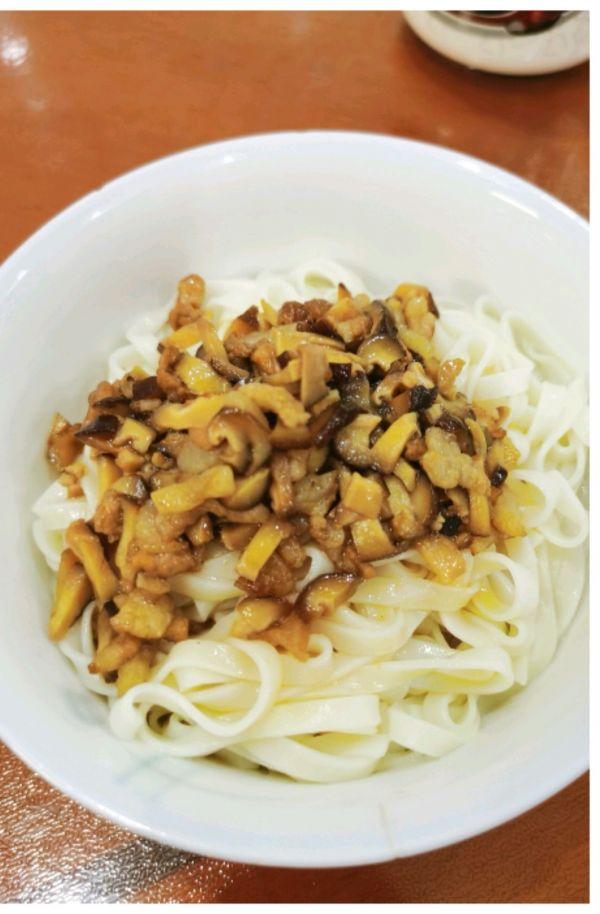 面条卤子做法大全，家常面条卤子有几种（香菇卤肉打卤面自己做更好吃）