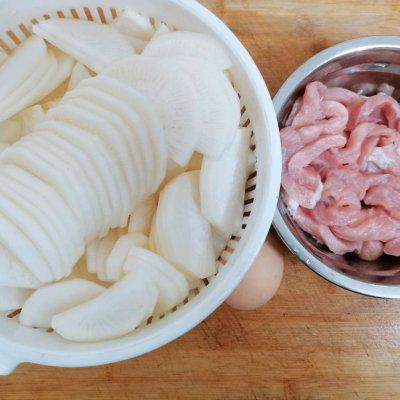 白萝卜水怎么煮，白萝卜煮水怎么做（做好白萝卜滑肉汤）