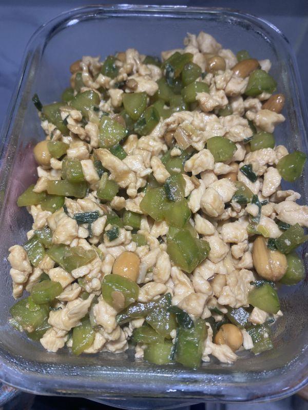 酱爆鸡丁的做法，老北京酱爆鸡丁的做法（这道酱爆鸡丁比大厨做的还好吃）