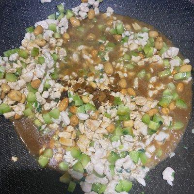 酱爆鸡丁的做法，老北京酱爆鸡丁的做法（这道酱爆鸡丁比大厨做的还好吃）