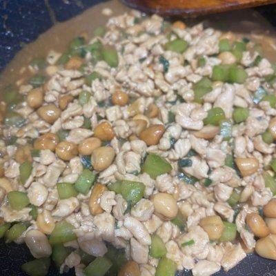 酱爆鸡丁的做法，老北京酱爆鸡丁的做法（这道酱爆鸡丁比大厨做的还好吃）