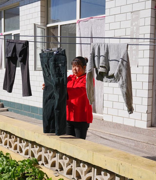 女人梦见儿子掉水里又被救起，梦见儿子被水淹了又被自己救起来什么意思（一位“不机密”“没毛病”“欠内债”老人的36载敬老故事）