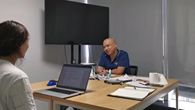 选择你的截图导师，饶罗翔是什么梗（裸考过专业八级的985硕士“英语老师”）