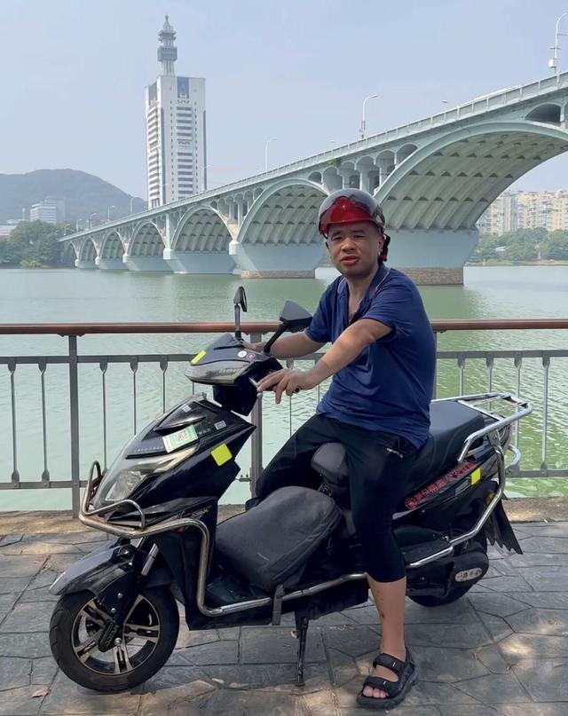 选择你的截图导师，饶罗翔是什么梗（裸考过专业八级的985硕士“英语老师”）