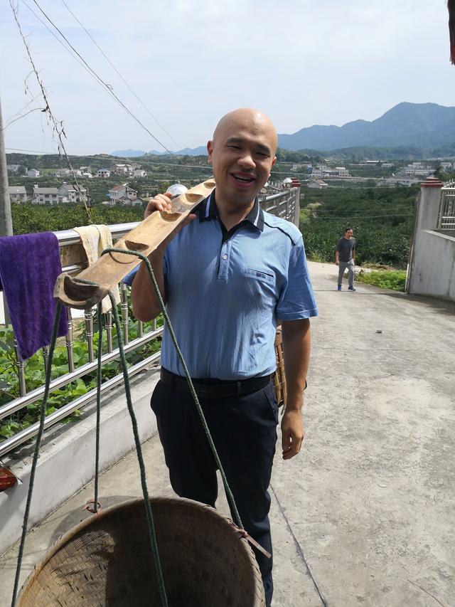 选择你的截图导师，饶罗翔是什么梗（裸考过专业八级的985硕士“英语老师”）