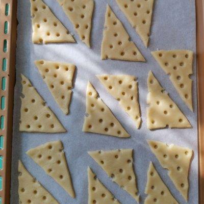 大孔奶酪饼干怎么做好吃，奶酪薄脆饼干怎么做（搅一搅就可以成功）