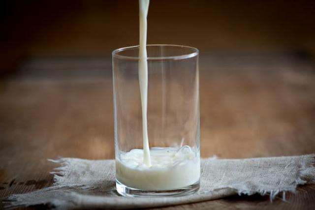 生牛乳是什么，生牛乳是什么样子的（生鲜奶更健康吗）