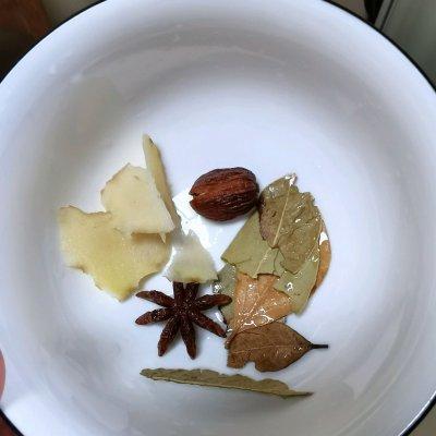 牛腩炖土豆，牛腩炖土豆西红柿的做法怎么做好吃（好吃不腻的土豆炖牛腩）