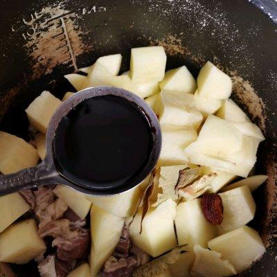牛腩炖土豆，牛腩炖土豆西红柿的做法怎么做好吃（好吃不腻的土豆炖牛腩）
