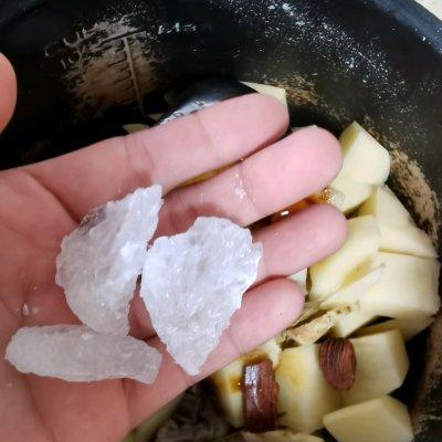 牛腩炖土豆，牛腩炖土豆西红柿的做法怎么做好吃（好吃不腻的土豆炖牛腩）