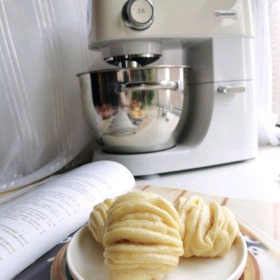 花卷怎么做家常花卷的做法，花卷怎么做 家常花卷的做法（都怪3分钟学会—松软花卷做法）