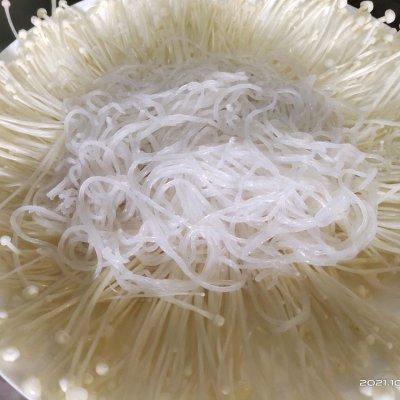 蒜蓉粉丝金针菇，蒜蓉粉丝金针菇虾的做法是什么（剁椒蒜蓉粉丝金针菇这样吃）