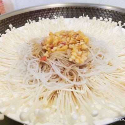 蒜蓉粉丝金针菇，蒜蓉粉丝金针菇虾的做法是什么（剁椒蒜蓉粉丝金针菇这样吃）