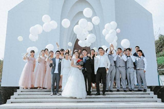 融创·阿朵小镇联合KINFOLK于月空婚礼堂呈现首场轻婚礼