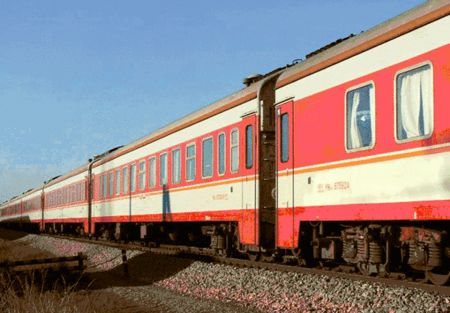 火车上的厕所在哪，火车上的厕所在那边（真的是\