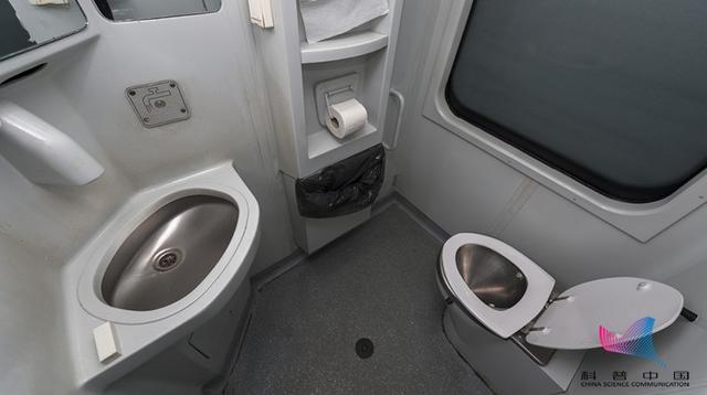 火车上的厕所在哪，火车上的厕所在那边（真的是\