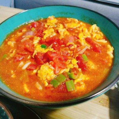 手擀面条的做法步骤，简单手擀面条（大厨原来这么好当）