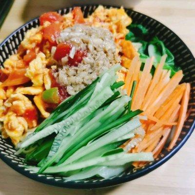 手擀面条的做法步骤，简单手擀面条（大厨原来这么好当）