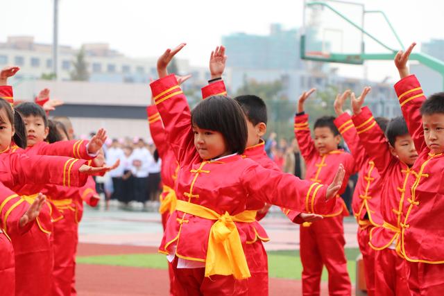 顾国和外国语学校，顾国和外国语学校分班考（凌云赛场——北仑区多所学校举行秋季校运会）
