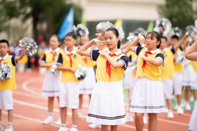 顾国和外国语学校，顾国和外国语学校分班考（凌云赛场——北仑区多所学校举行秋季校运会）