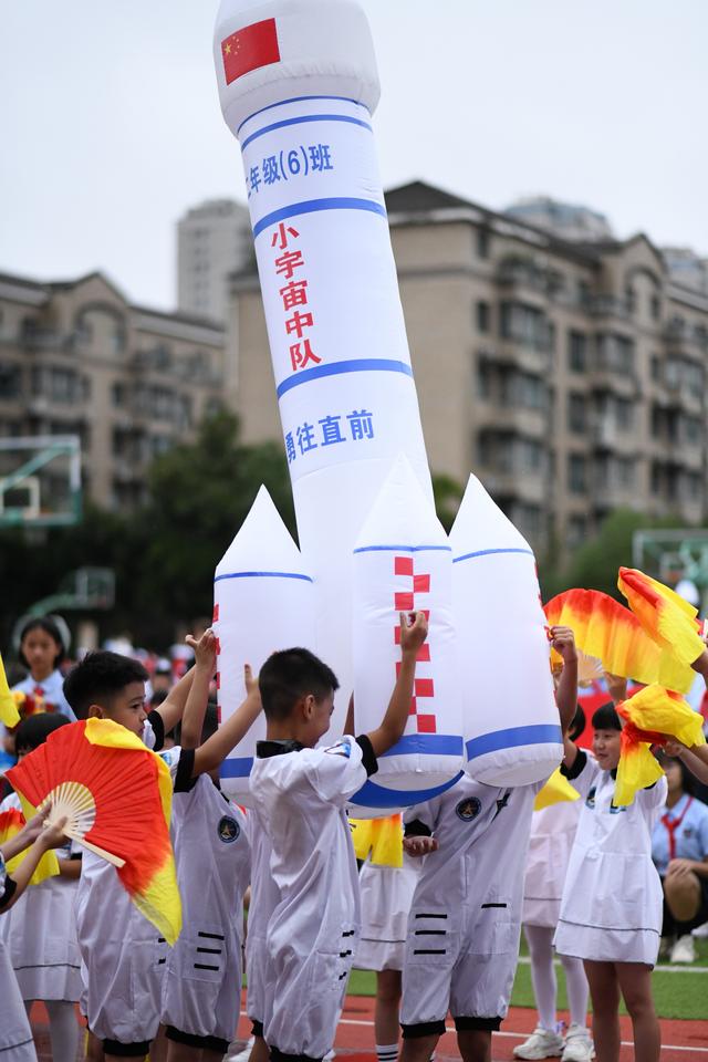 顾国和外国语学校，顾国和外国语学校分班考（凌云赛场——北仑区多所学校举行秋季校运会）
