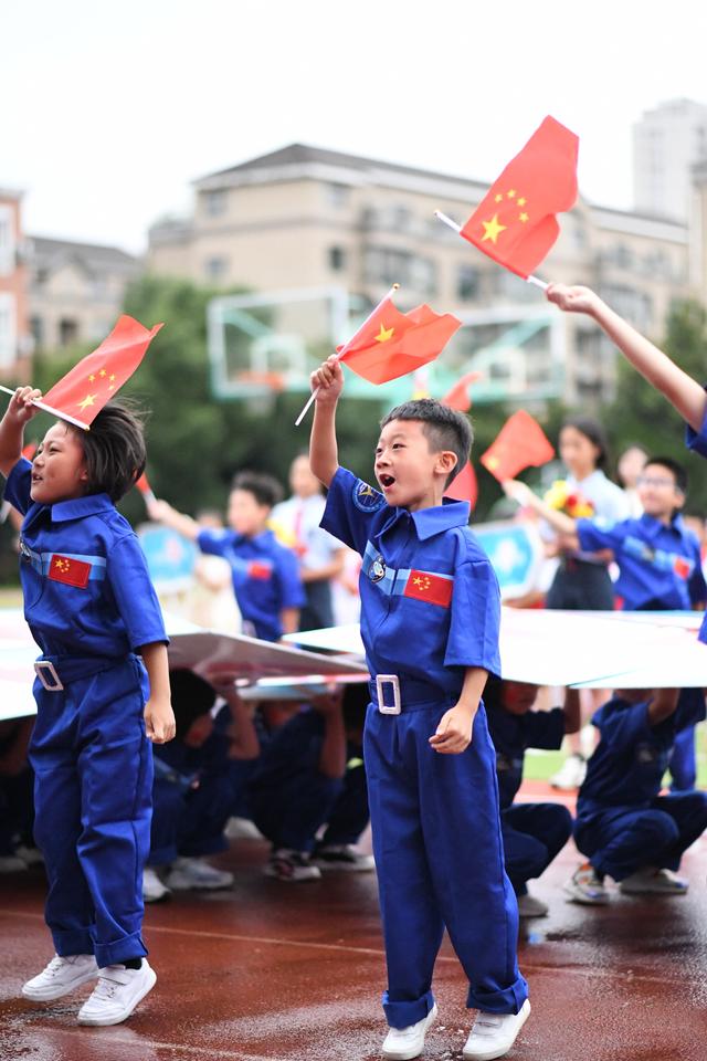 顾国和外国语学校，顾国和外国语学校分班考（凌云赛场——北仑区多所学校举行秋季校运会）