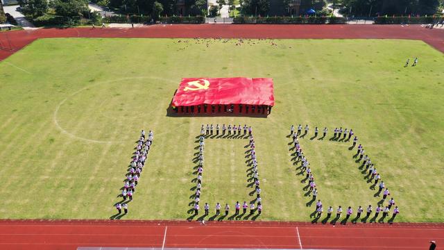 顾国和外国语学校，顾国和外国语学校分班考（凌云赛场——北仑区多所学校举行秋季校运会）