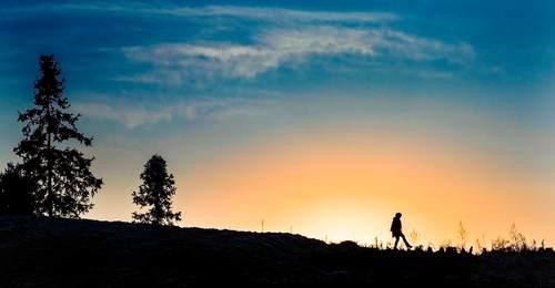 陪你一起看日出，有关陪你看日出的情话（有关陪你看日出的情话短句）