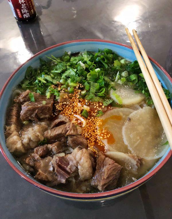 兰州牛肉面的做法，兰州牛肉拉面的做法（这样的兰州牛肉面）
