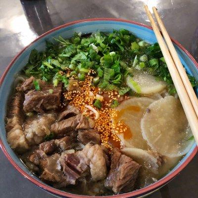 兰州牛肉面的做法，兰州牛肉拉面的做法（这样的兰州牛肉面）