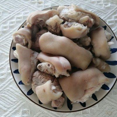 猪蹄炖什么好吃，猪蹄炖什么好吃又营养又养胃（吃猪蹄焖萝卜就对啦）