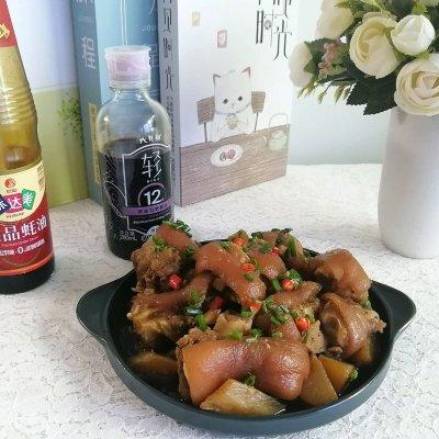 猪蹄炖什么好吃，猪蹄炖什么好吃又营养又养胃（吃猪蹄焖萝卜就对啦）