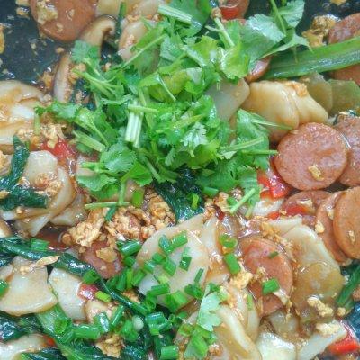 年糕怎么炒好吃，鸡蛋炒年糕怎么炒好吃（年糕这样炒太香了，一盘不够吃）