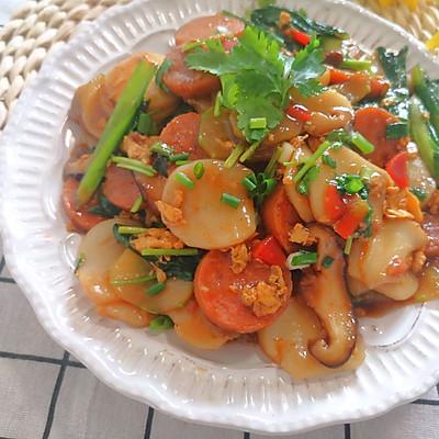 年糕怎么炒好吃，鸡蛋炒年糕怎么炒好吃（年糕这样炒太香了，一盘不够吃）