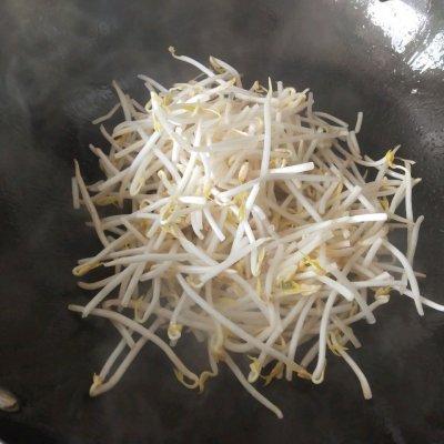 豆芽菜怎么做好吃，制作豆芽简单的方法（手把手教你做超好吃的快手的豆芽炒肉丝）