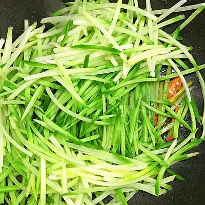 萝卜丝怎么炒好吃，素炒萝卜丝怎么炒好吃（用这道炒萝卜丝征服家人的味蕾吧）