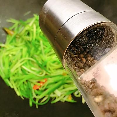 萝卜丝怎么炒好吃，素炒萝卜丝怎么炒好吃（用这道炒萝卜丝征服家人的味蕾吧）