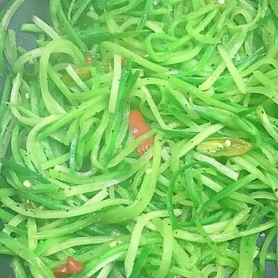 萝卜丝怎么炒好吃，素炒萝卜丝怎么炒好吃（用这道炒萝卜丝征服家人的味蕾吧）