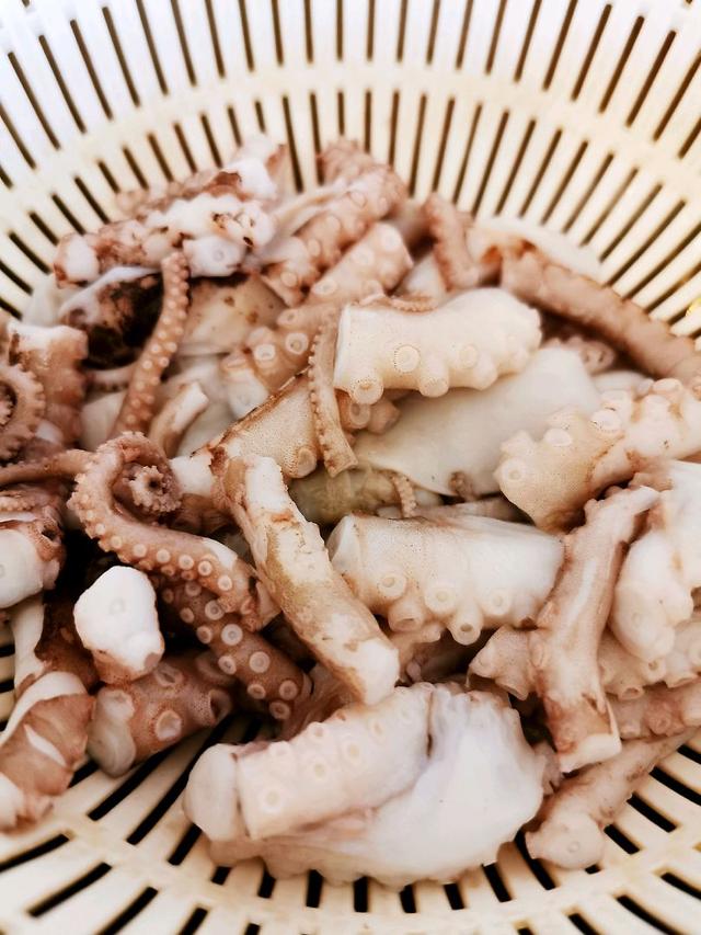 炒八爪鱼的做法，怎么炒八爪鱼（风味独特的蒜苗炒八爪鱼）