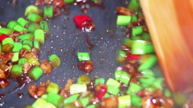 蒜苔炒肉末的正宗做法，分享个肉末炒蒜薹的家常做法