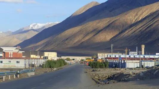 西藏厕所被狼咬死的两人，青藏线被狼吃事件（好多问新藏线住宿）