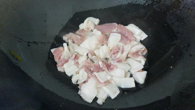 豆腐炖鱼的做法，豆腐炖鱼最简单的做法（豆腐炖鱼这样做）