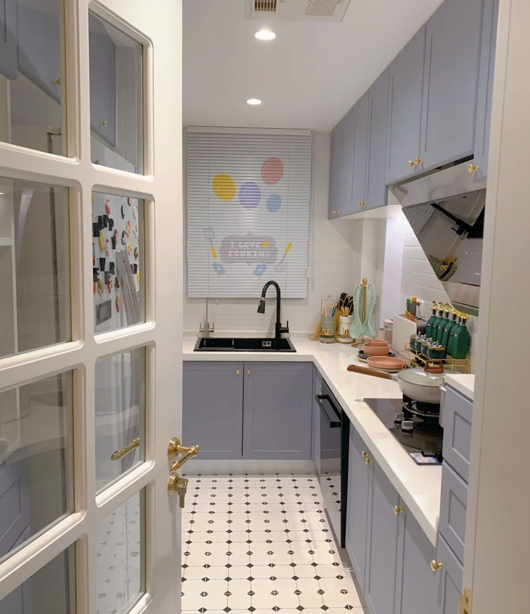 一,厨房门改用推拉门