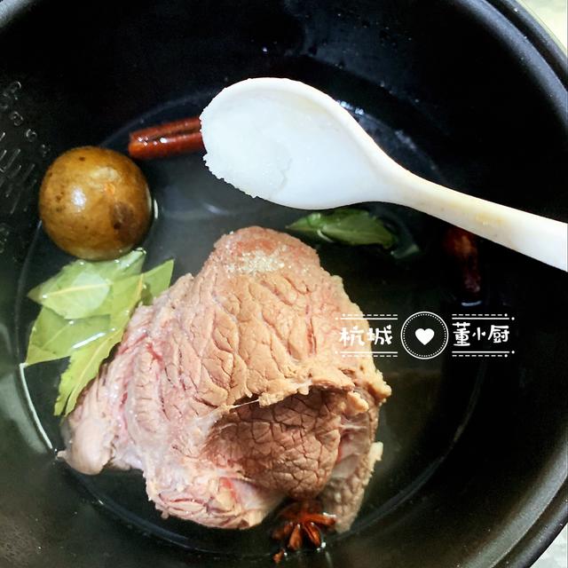 牛胸肉怎么做好吃，夏天来一份牛胸肉凉拌黑木耳