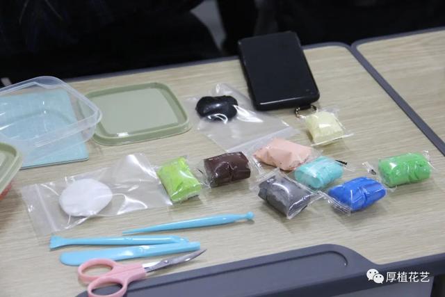 教你制作简单可爱的小盒子，教你制作简单可爱的小盒子怎么做（黏土抽纸盒DIY，好玩又可爱）