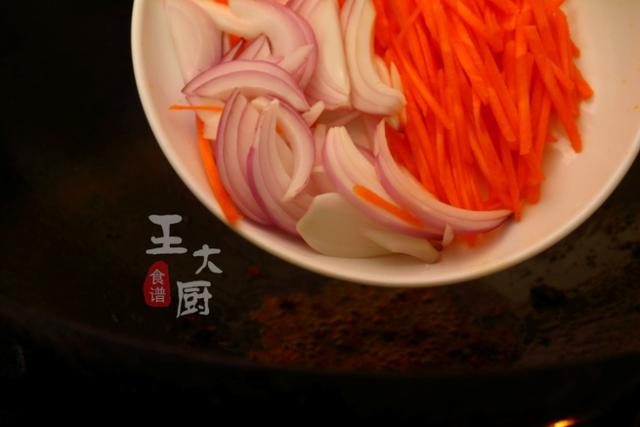 辣年糕的做法，辣炒年糕的家常做法（炸年糕的做法）
