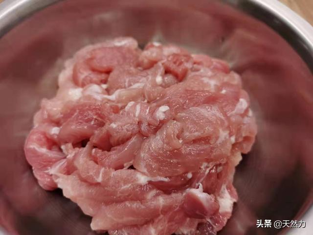 炒肉的做法，辣椒炒肉的做法（湘菜中和辣椒炒肉齐名的肉炒肉）